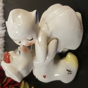 Mid Century Van Tellington Dutch Kissing Kids Salt & Pepper